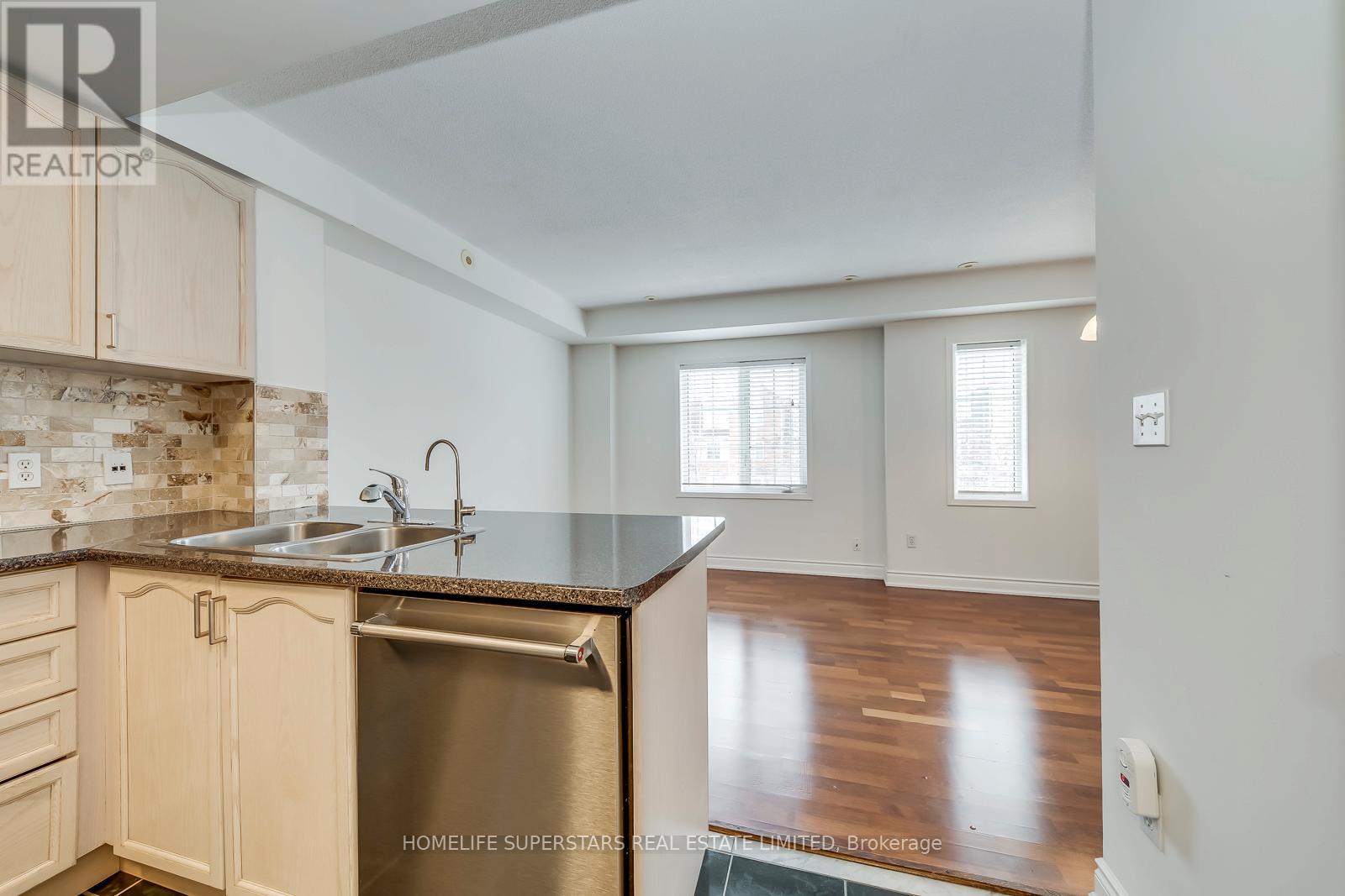 Unit 11 - 605 Shoreline Drive, Mississauga, Ontario  L5B 4K3 - Photo 6 - W13022808