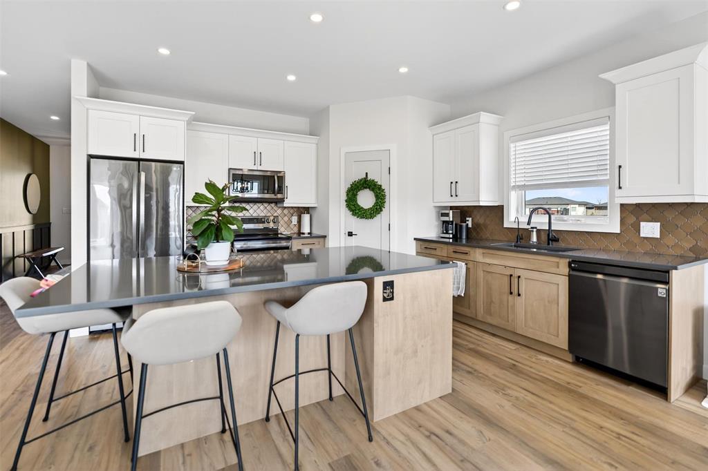2 Murano Cove, Steinbach, Manitoba  R5G 2W1 - Photo 11 - 202607740