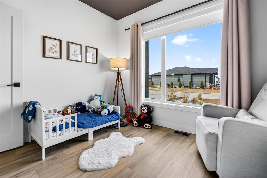 2 Murano Cove, Steinbach, Manitoba  R5G 2W1 - Photo 3 - 202607740