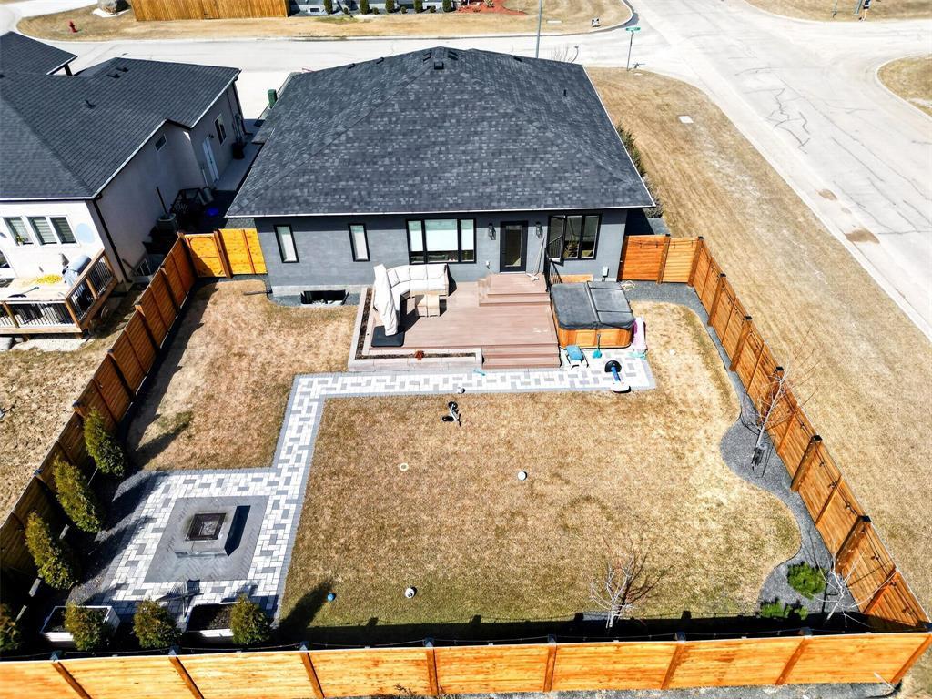 2 Murano Cove, Steinbach, Manitoba  R5G 2W1 - Photo 33 - 202607740