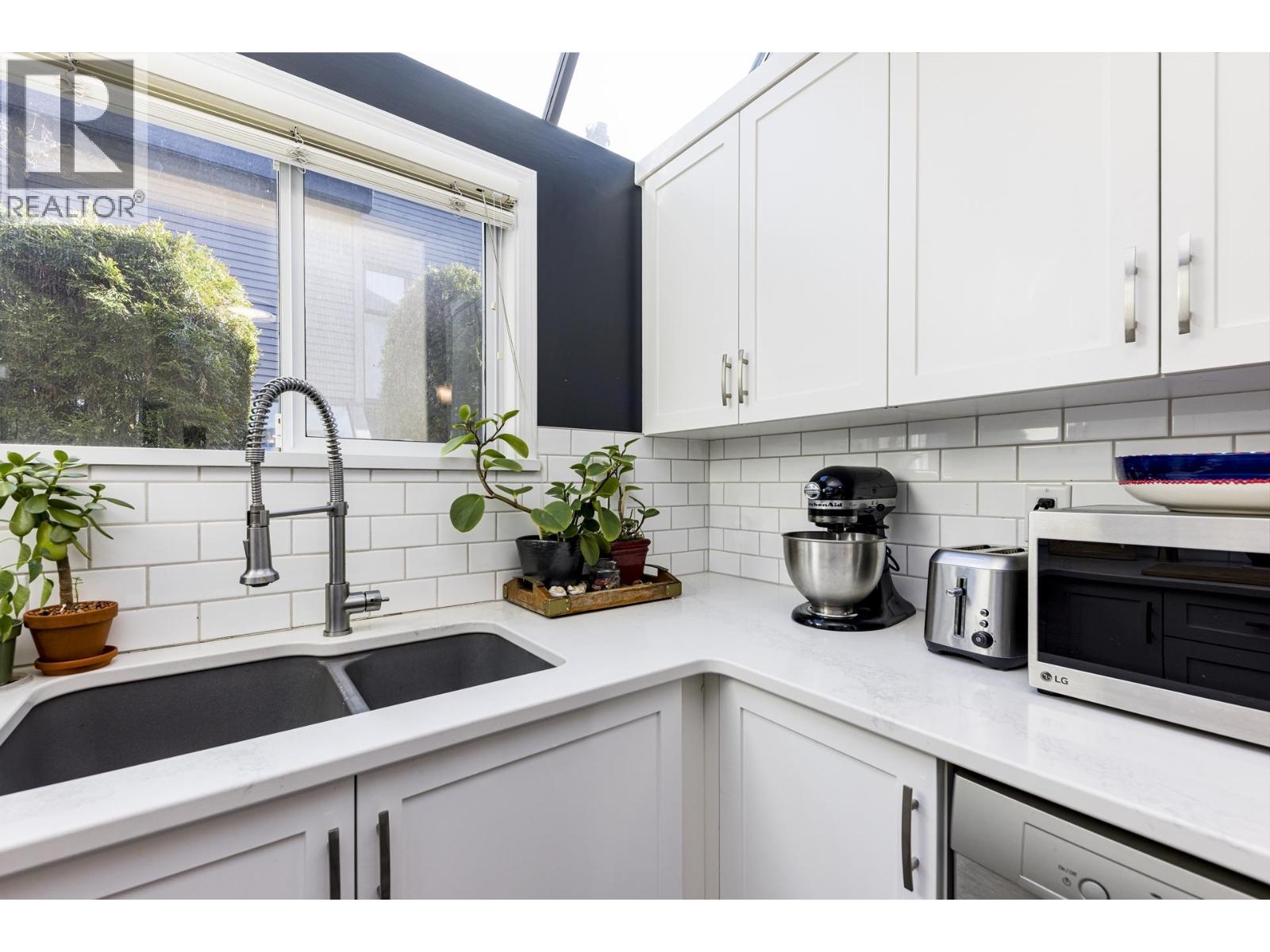 3132 Lonsdale Avenue, North Vancouver, British Columbia  V7N 3J8 - Photo 9 - R3113535