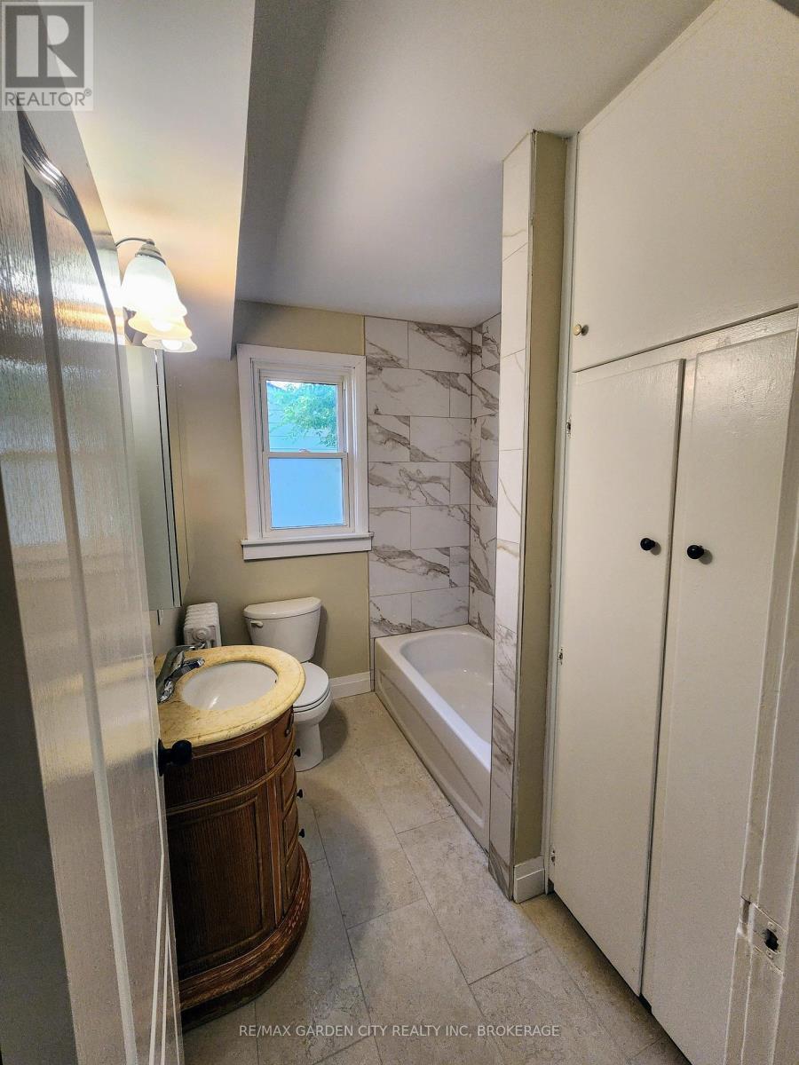 One - 75 Thomas Street, St. Catharines, Ontario  L2R 6M4 - Photo 10 - X13022836