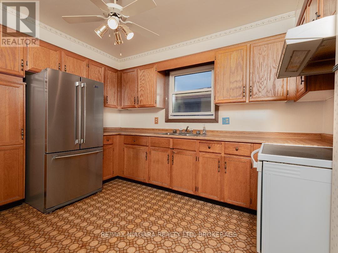 26 Lampman Crescent, Thorold, Ontario  L2V 4K7 - Photo 10 - X13022858