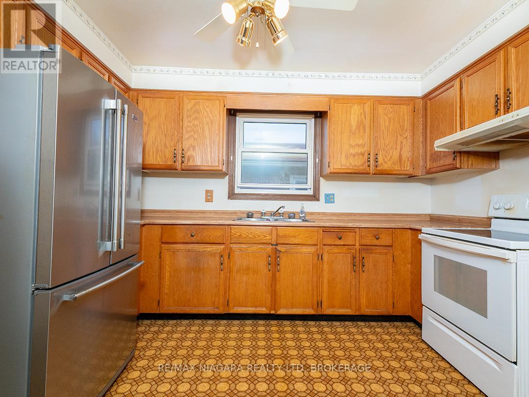 26 Lampman Crescent, Thorold, Ontario  L2V 4K7 - Photo 11 - X13022858