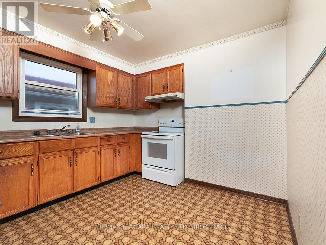 26 Lampman Crescent, Thorold, Ontario  L2V 4K7 - Photo 12 - X13022858