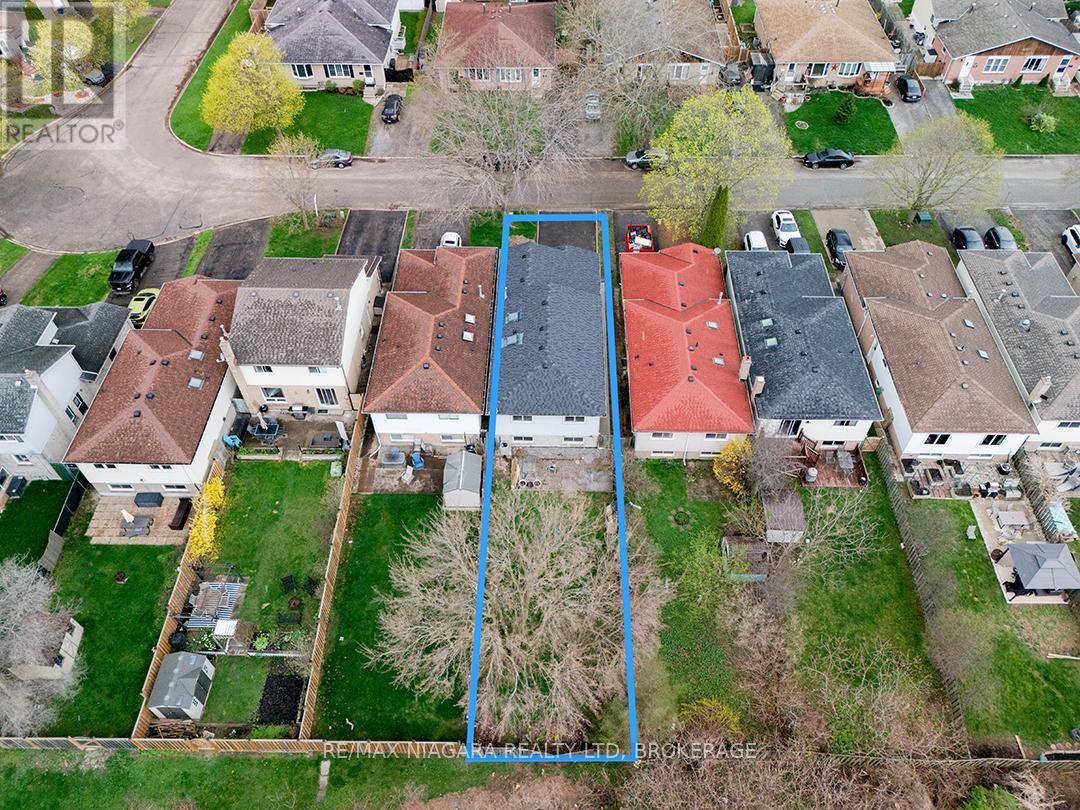 26 Lampman Crescent, Thorold, Ontario  L2V 4K7 - Photo 2 - X13022858