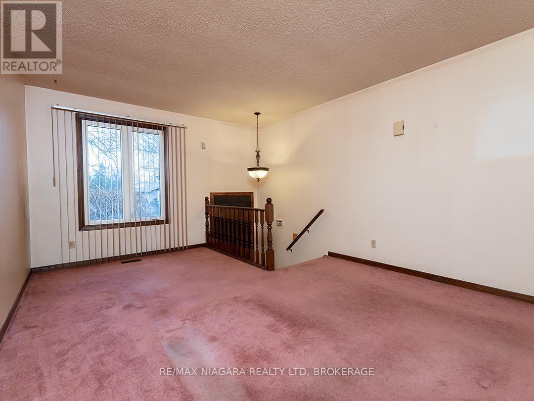 26 Lampman Crescent, Thorold, Ontario  L2V 4K7 - Photo 5 - X13022858