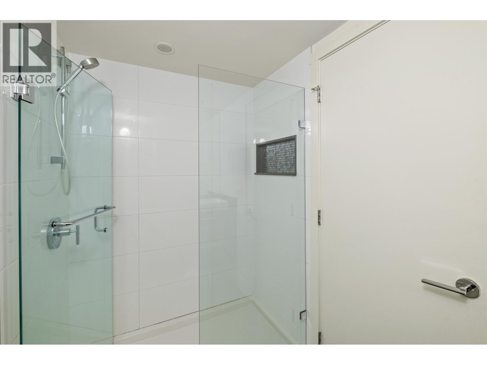 2306 3007 Glen Drive, Coquitlam, British Columbia  V3B 0L8 - Photo 11 - R3113782