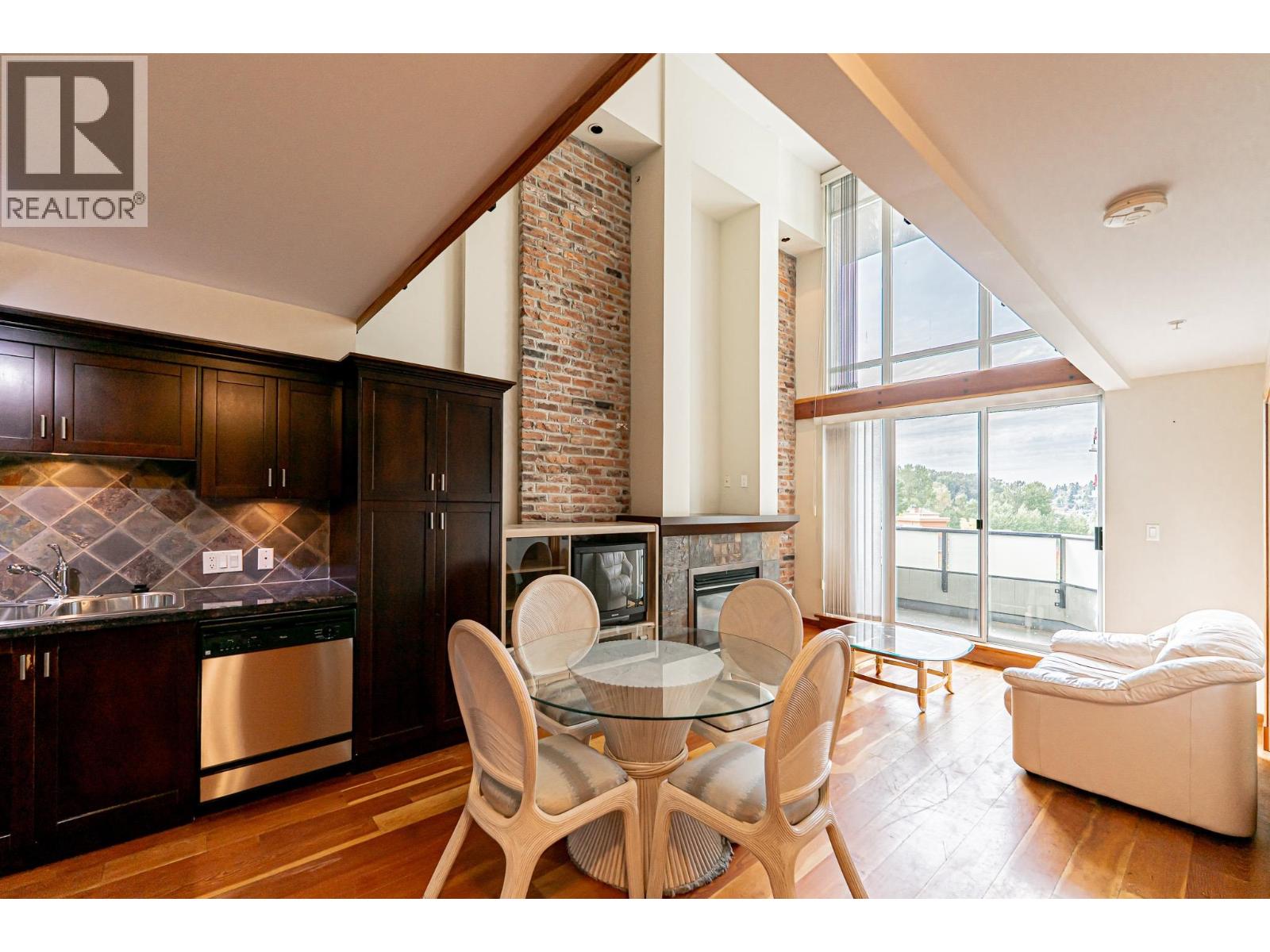 412 10 Renaissance Square, New Westminster, British Columbia  V3M 7B1 - Photo 3 - R3113792