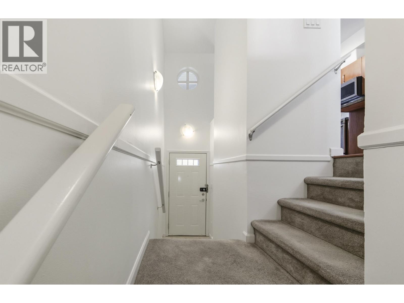 136 935 Ewen Avenue, New Westminster, British Columbia  V3M 0A1 - Photo 2 - R3113811