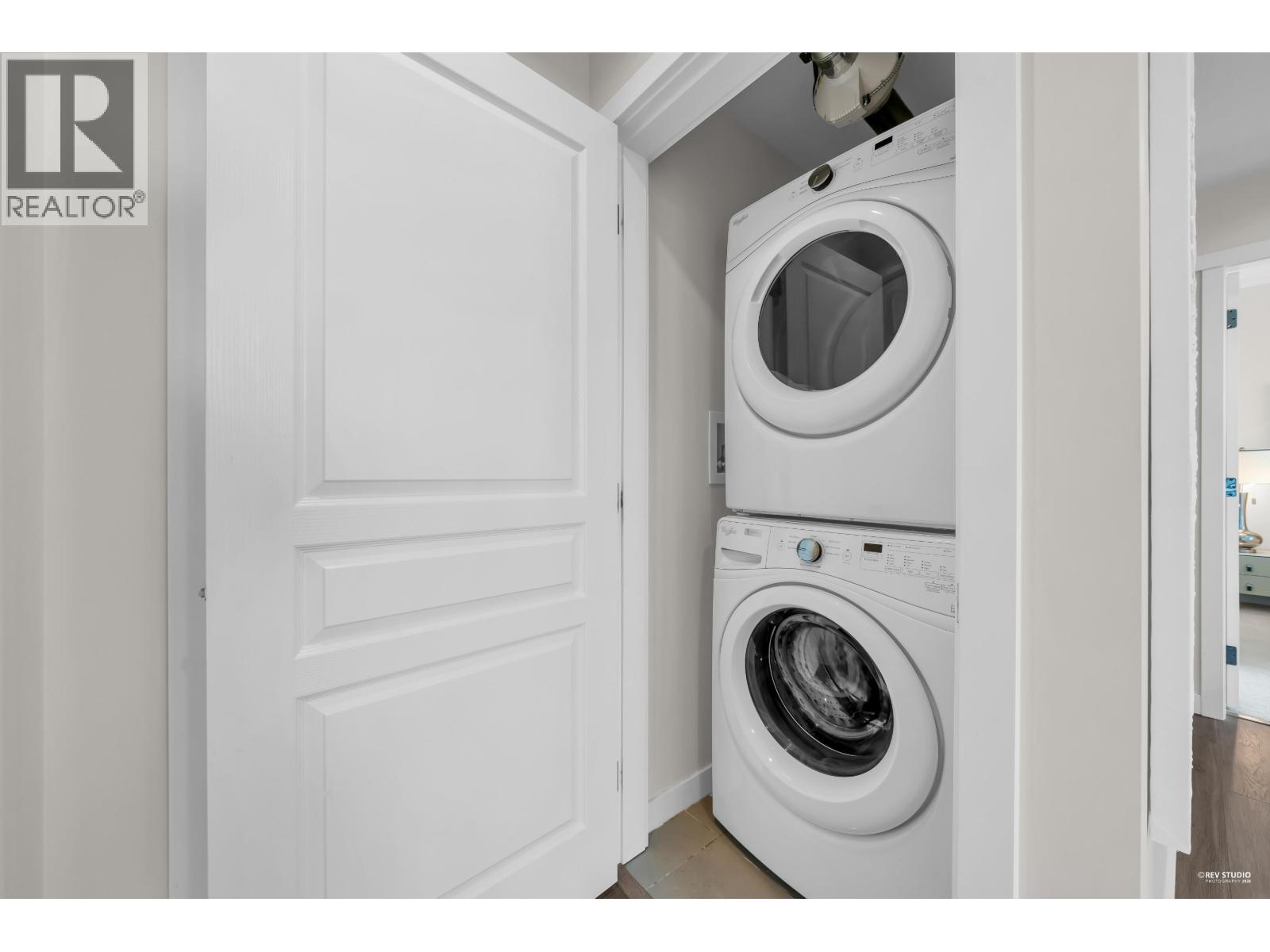 2404 3096 Windsor Gate, Coquitlam, British Columbia  V3B 0P4 - Photo 19 - R3113817