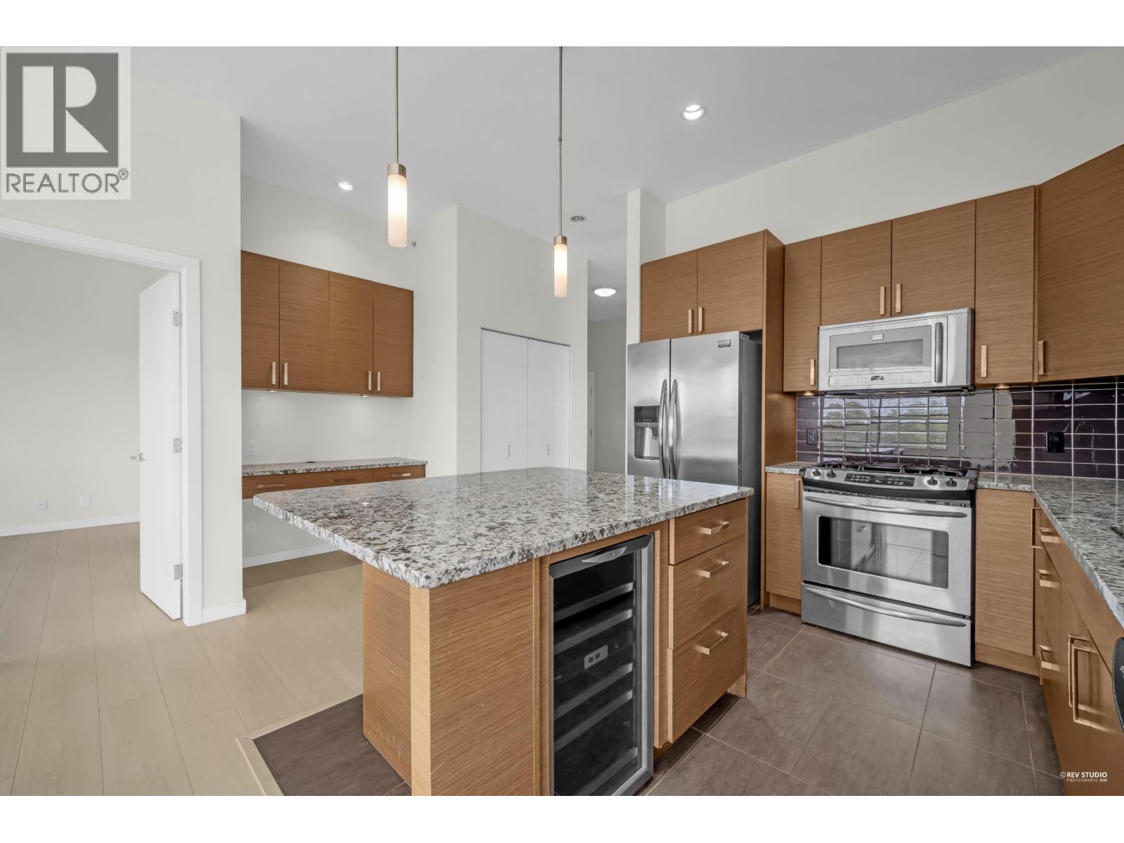 406 288 Hampton Street, New Westminster, British Columbia  V3M 5L9 - Photo 2 - R3113826