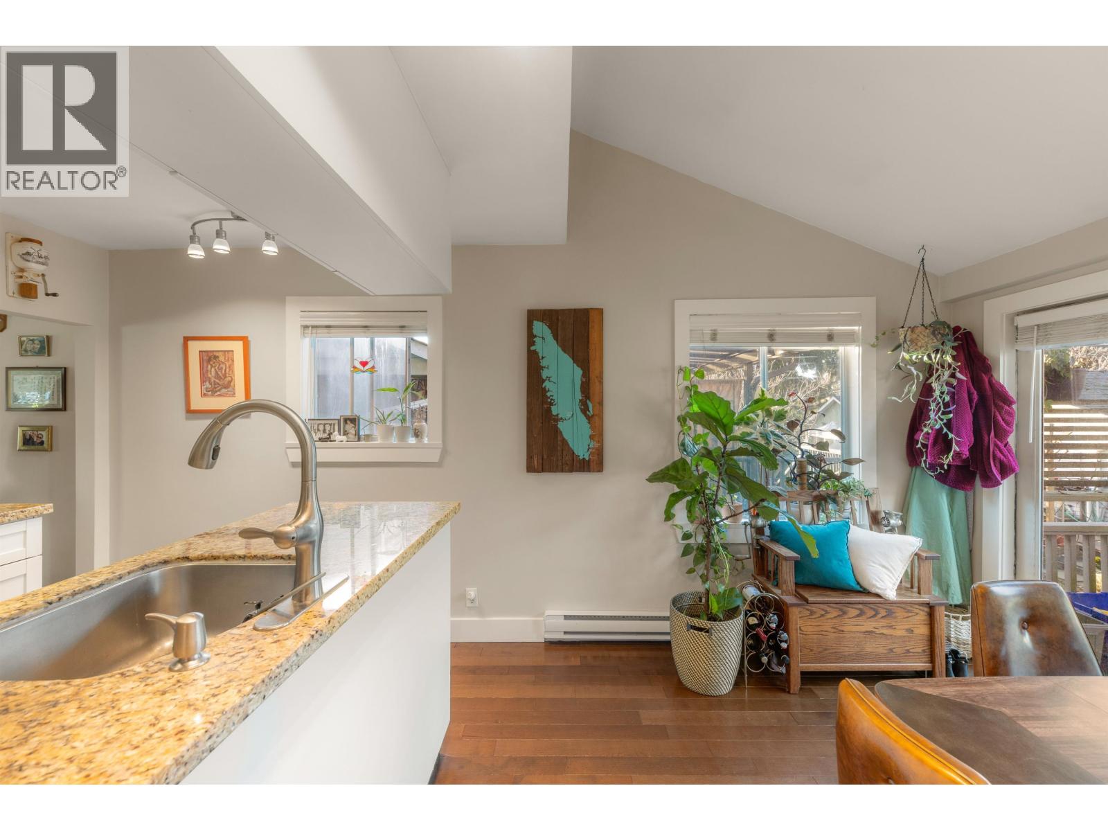 612 E 4th Street, North Vancouver, British Columbia  V7L 1J8 - Photo 11 - R3113788