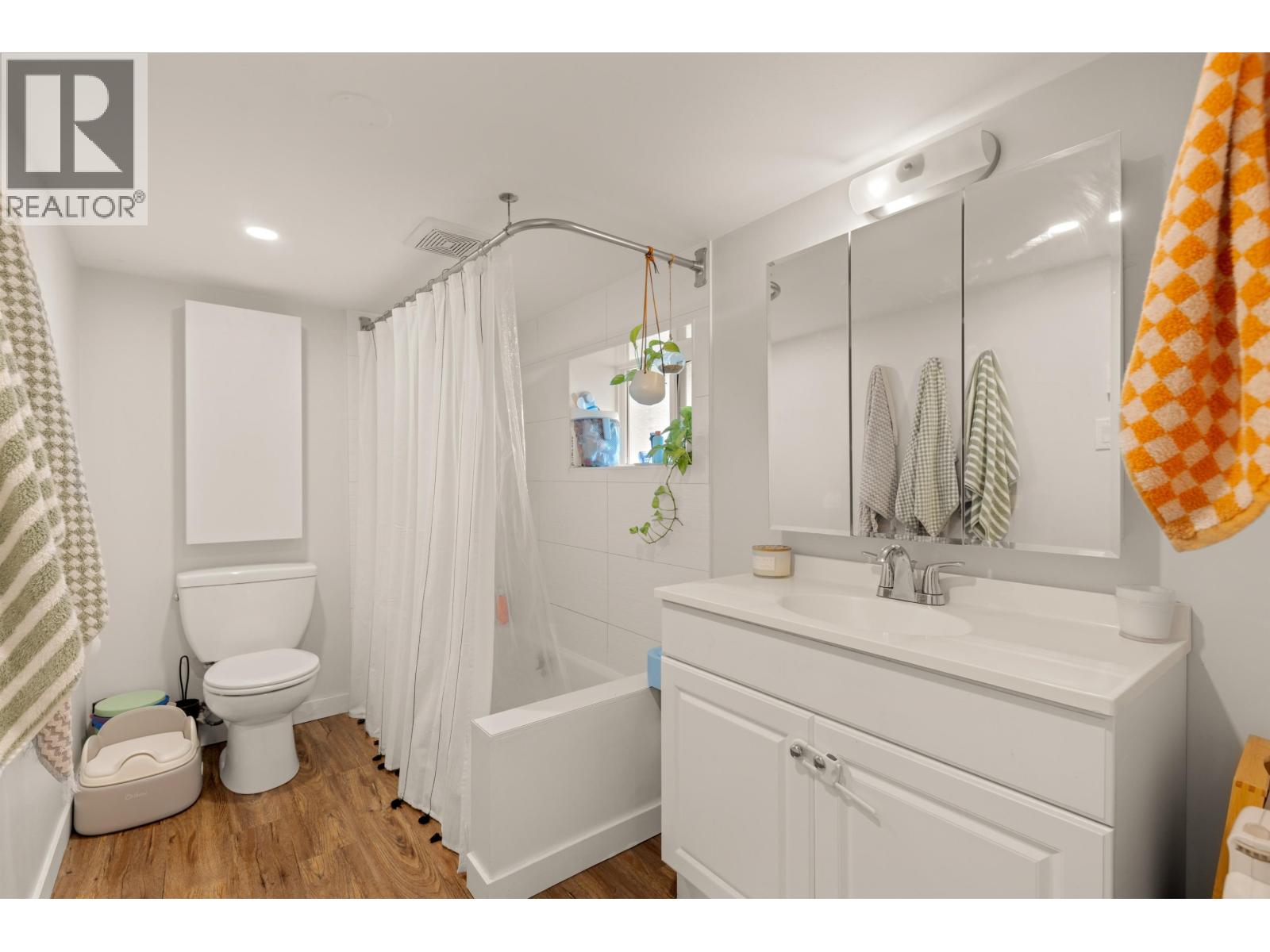 612 E 4th Street, North Vancouver, British Columbia  V7L 1J8 - Photo 25 - R3113788