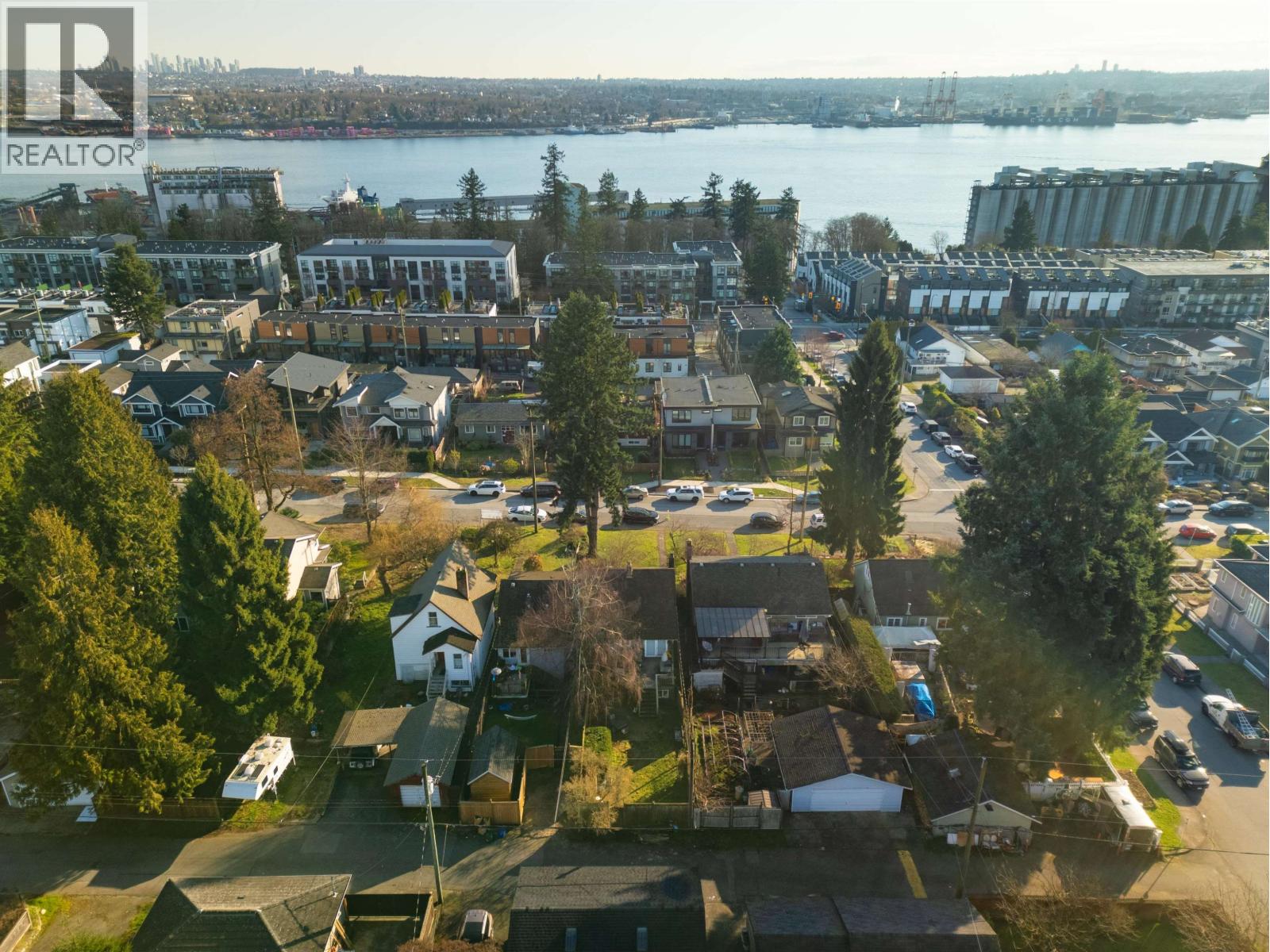 612 E 4th Street, North Vancouver, British Columbia  V7L 1J8 - Photo 27 - R3113788