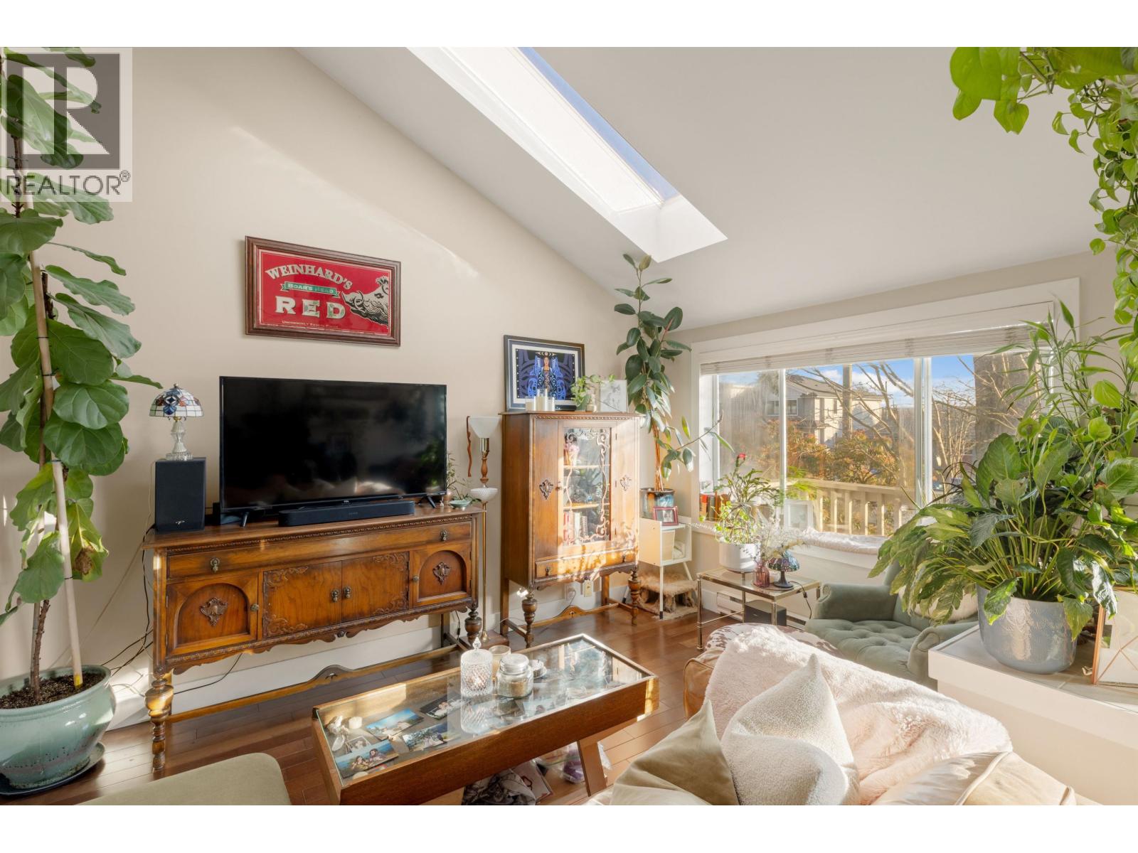 612 E 4th Street, North Vancouver, British Columbia  V7L 1J8 - Photo 3 - R3113788