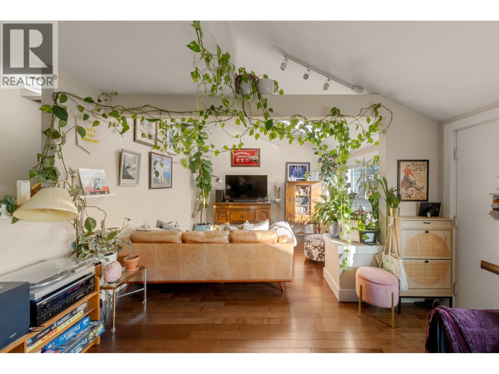 612 E 4th Street, North Vancouver, British Columbia  V7L 1J8 - Photo 5 - R3113788