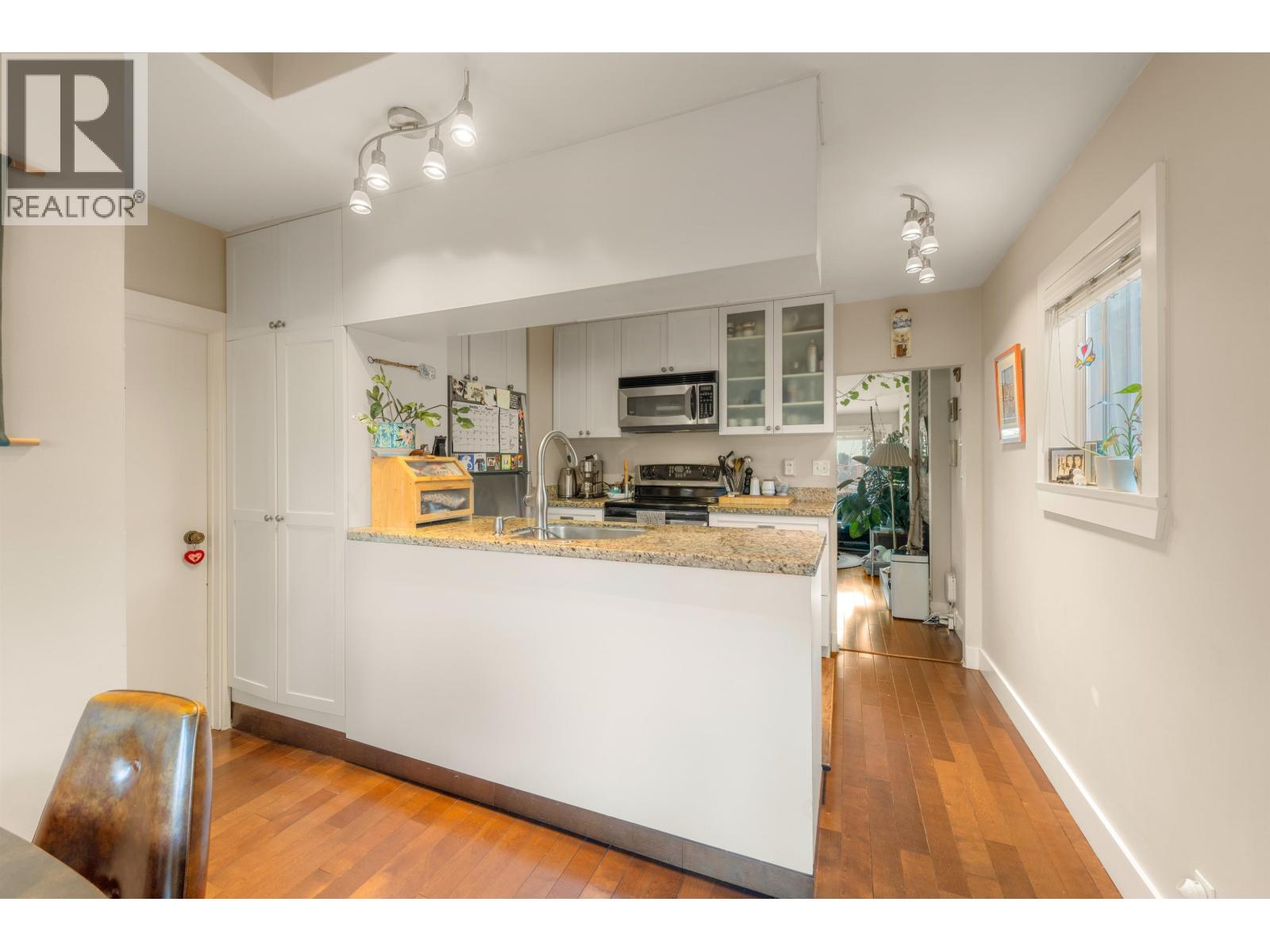 612 E 4th Street, North Vancouver, British Columbia  V7L 1J8 - Photo 9 - R3113788