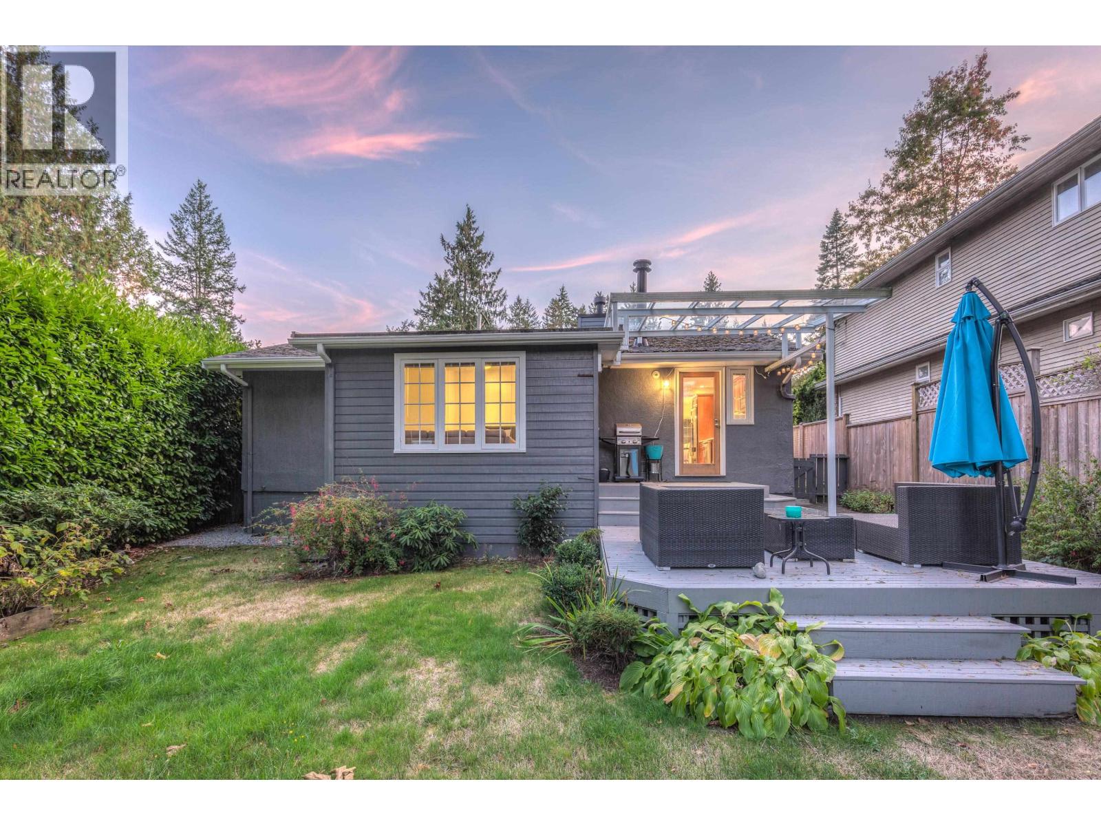 6431 Rosebery Avenue, West Vancouver, British Columbia  V7W 2C5 - Photo 3 - R3113809