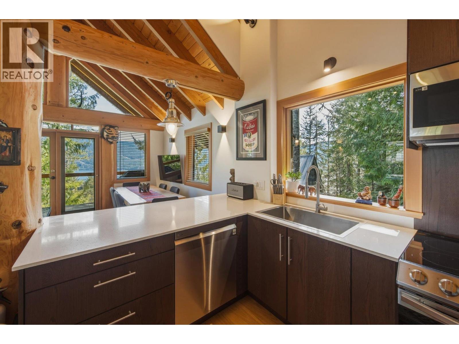 8396 Mountainview Drive, Whistler, British Columbia  V8E 0G3 - Photo 12 - R3113825