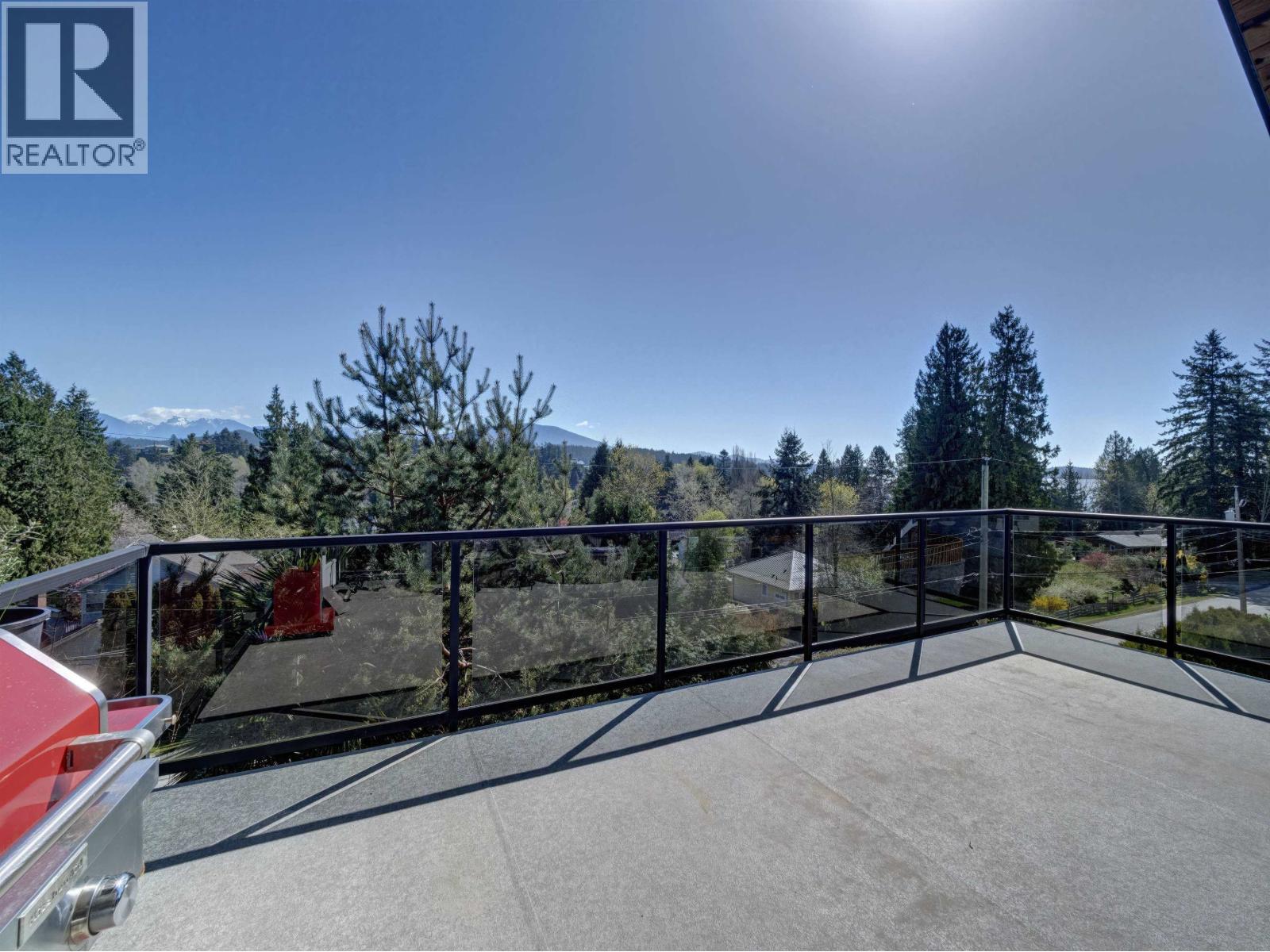 825 Bayview Heights Road, Gibsons, British Columbia  V0N 1V8 - Photo 12 - R3113835