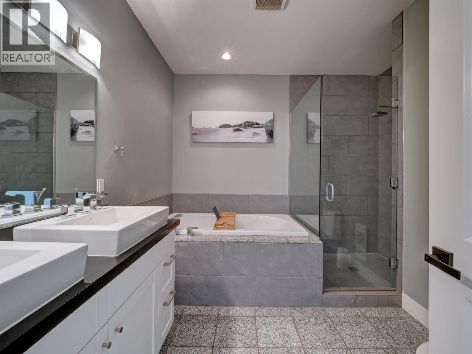 825 Bayview Heights Road, Gibsons, British Columbia  V0N 1V8 - Photo 15 - R3113835