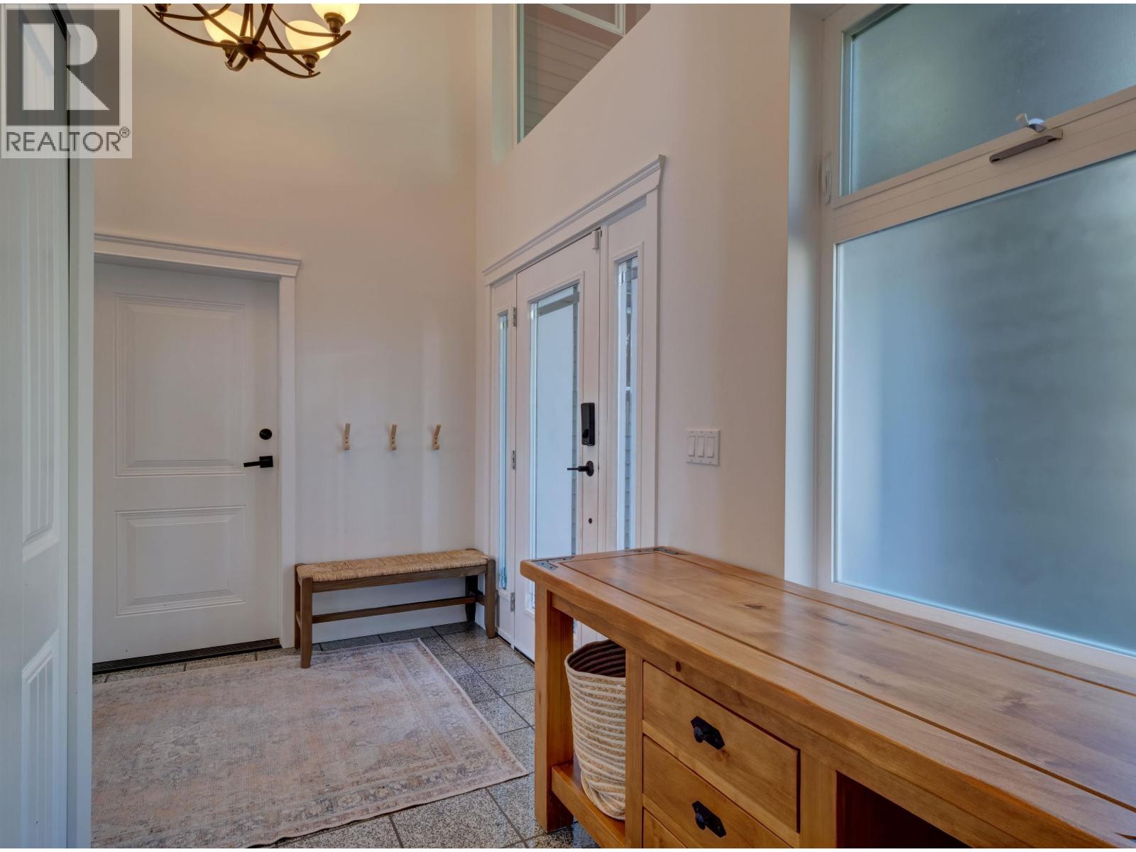 825 Bayview Heights Road, Gibsons, British Columbia  V0N 1V8 - Photo 18 - R3113835