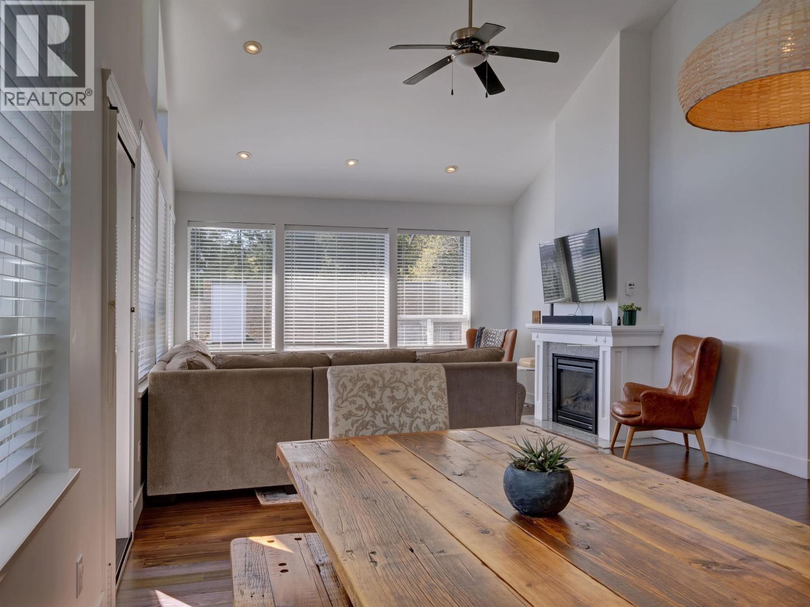 825 Bayview Heights Road, Gibsons, British Columbia  V0N 1V8 - Photo 3 - R3113835