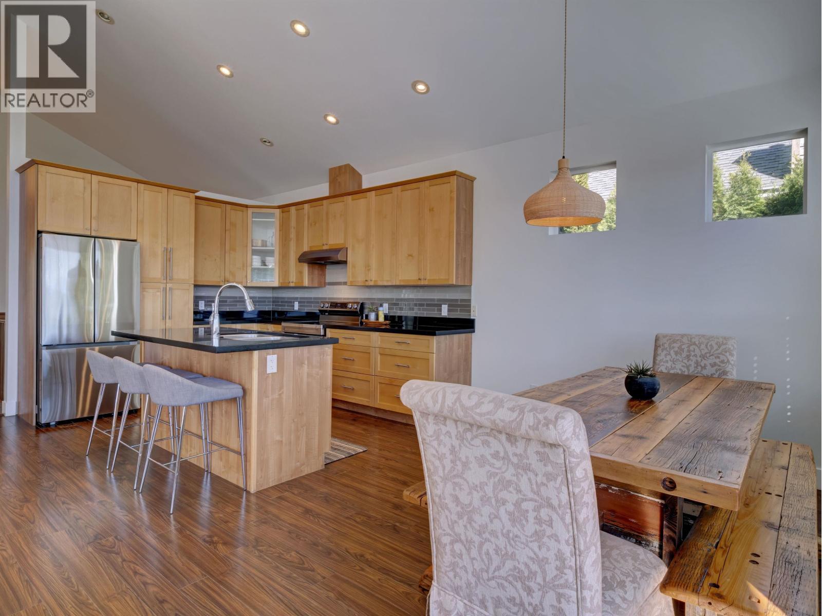 825 Bayview Heights Road, Gibsons, British Columbia  V0N 1V8 - Photo 8 - R3113835