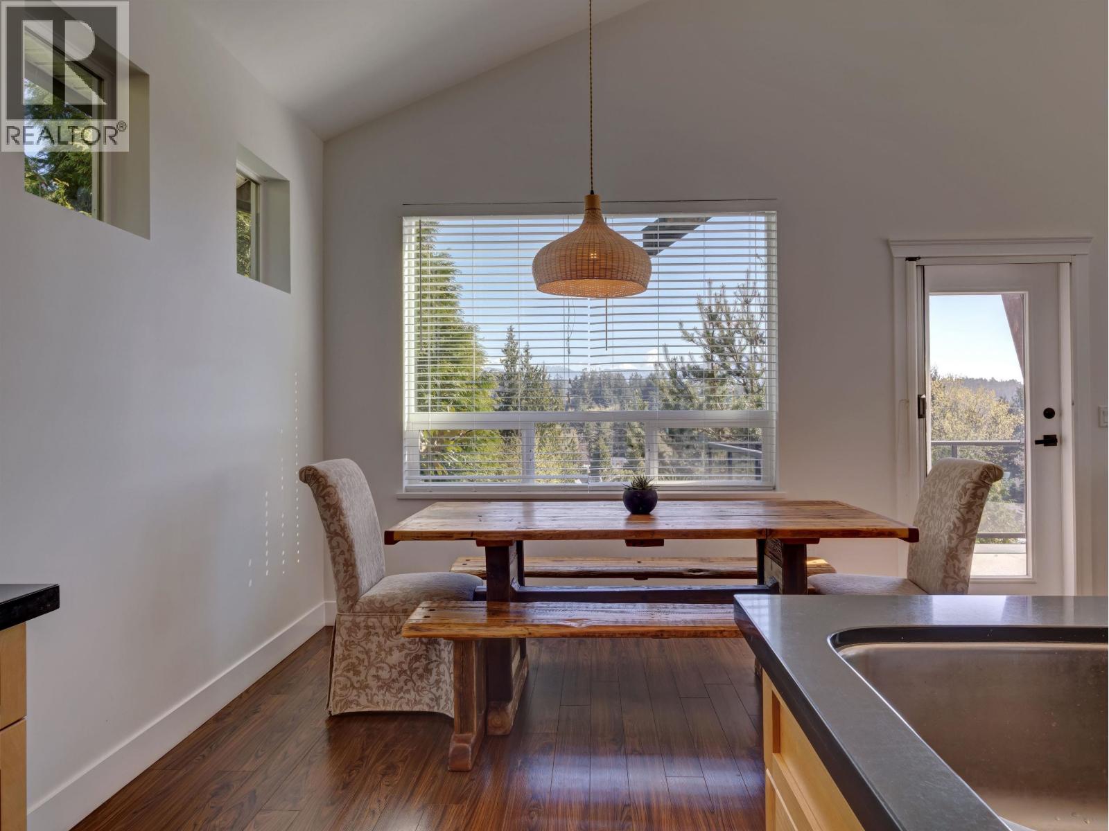 825 Bayview Heights Road, Gibsons, British Columbia  V0N 1V8 - Photo 9 - R3113835