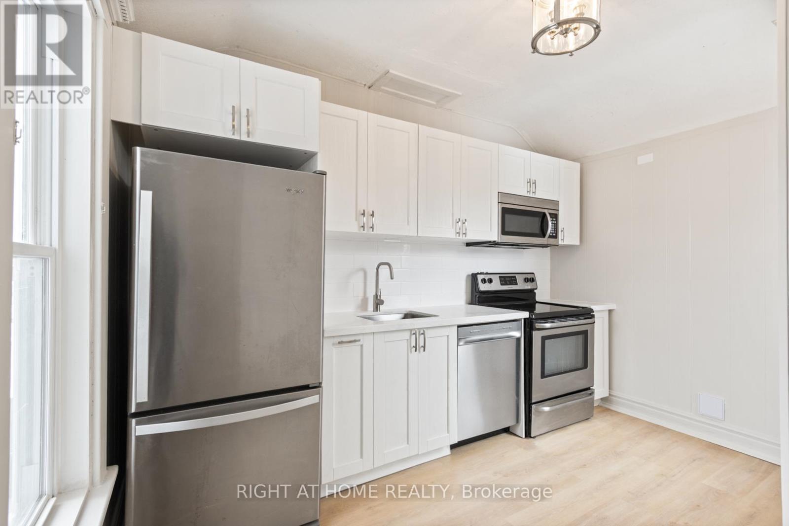 Second Floor - 443 Ontario Street, Newmarket, Ontario  L3Y 2K6 - Photo 9 - N12897094