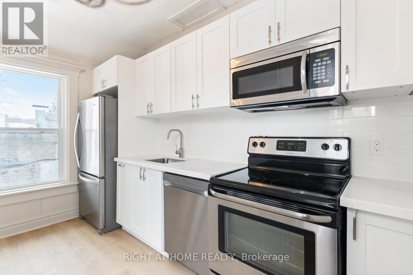 Second Floor - 443 Ontario Street, Newmarket, Ontario  L3Y 2K6 - Photo 10 - N12897094