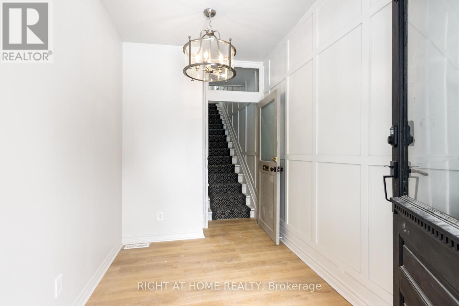 Second Floor - 443 Ontario Street, Newmarket, Ontario  L3Y 2K6 - Photo 4 - N12897094