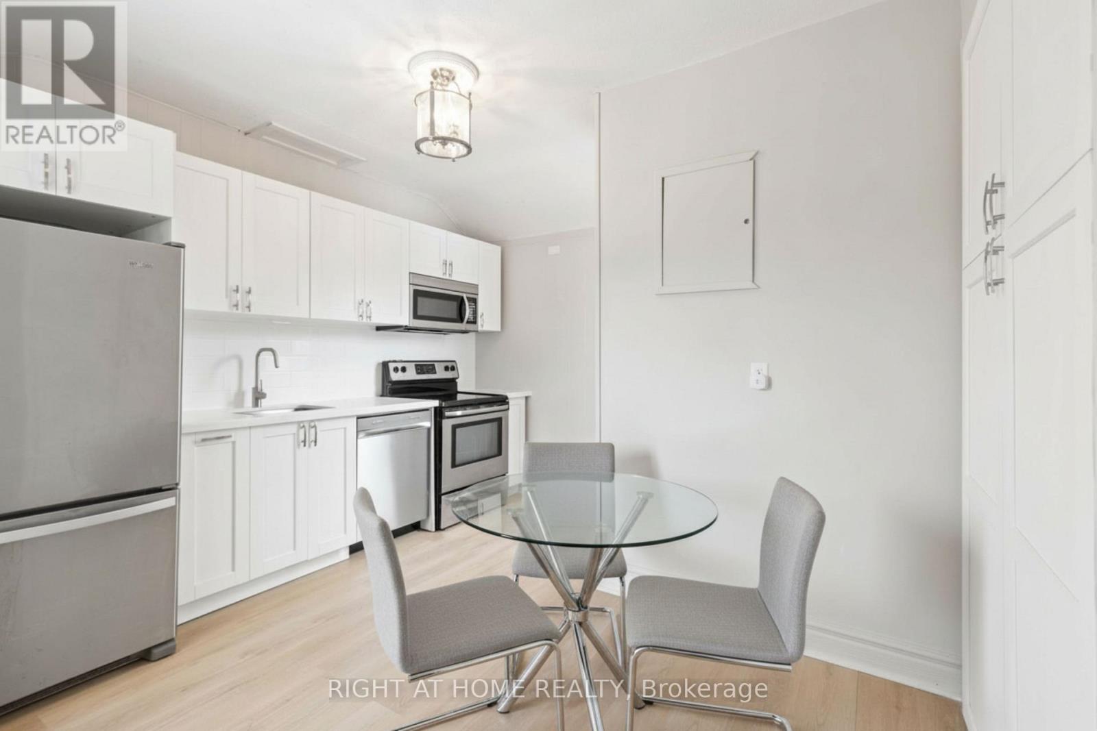 Second Floor - 443 Ontario Street, Newmarket, Ontario  L3Y 2K6 - Photo 7 - N12897094