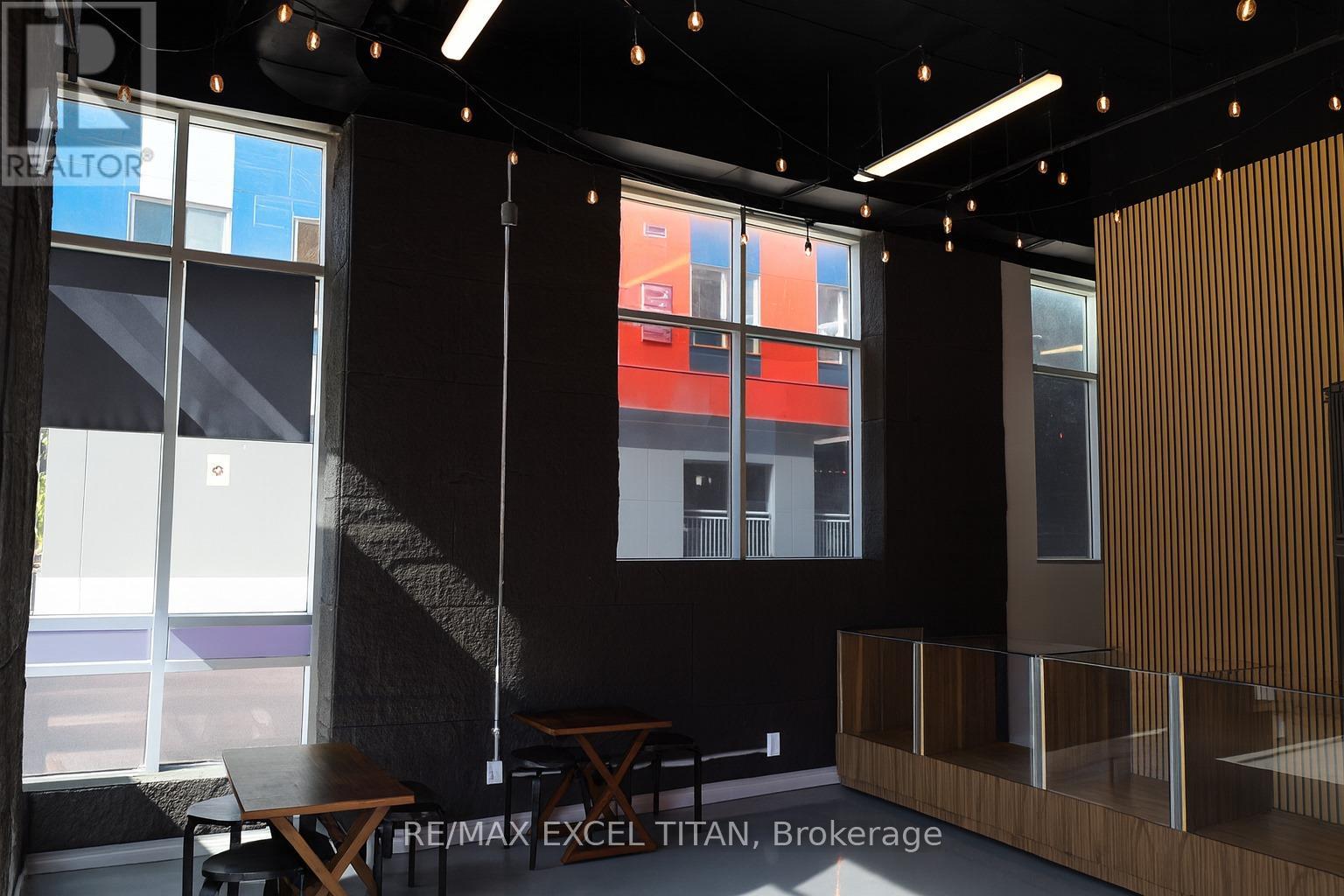 258a Sunview Street, Waterloo, Ontario  N2L 0H6 - Photo 2 - X13022862