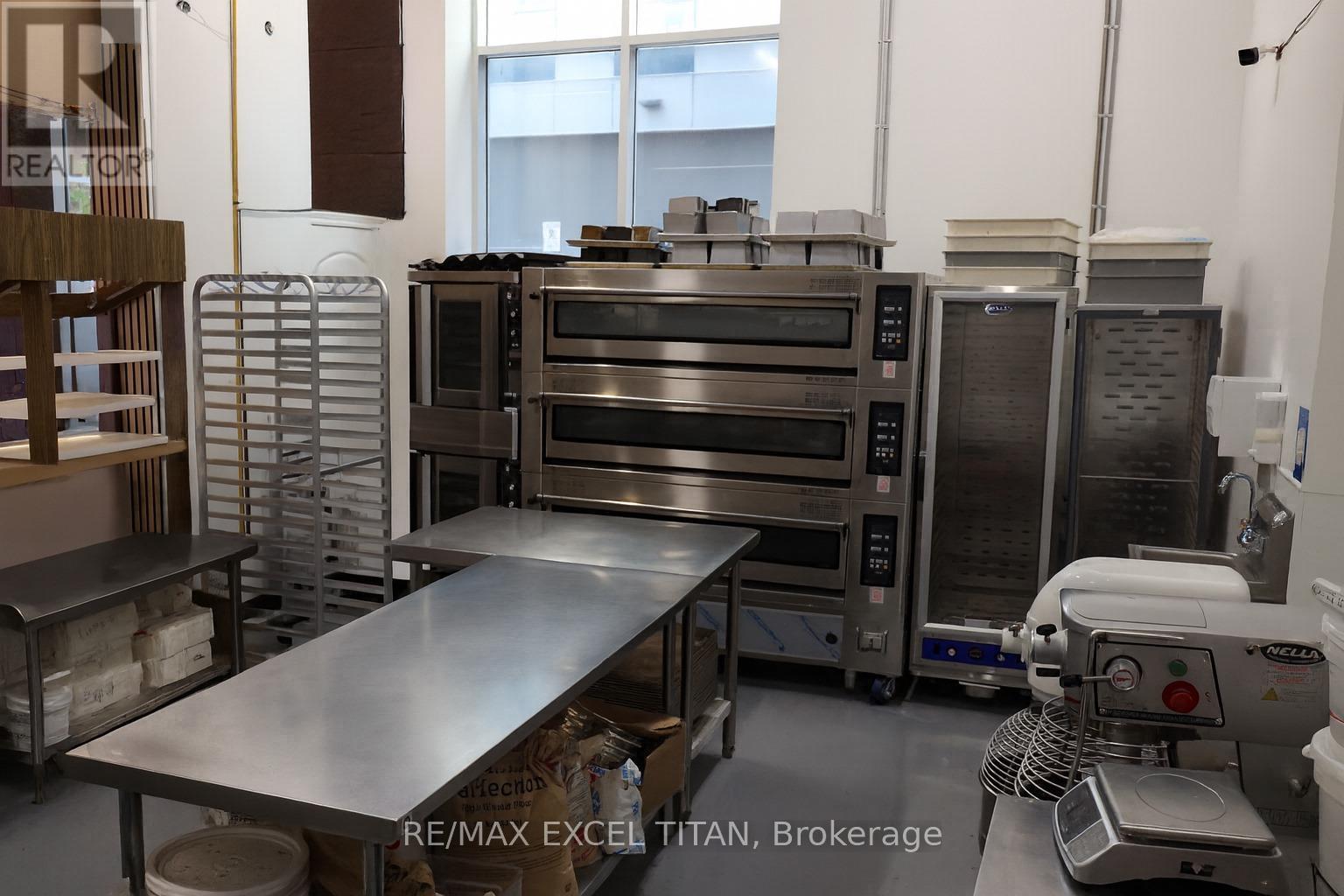 258a Sunview Street, Waterloo, Ontario  N2L 0H6 - Photo 3 - X13022862