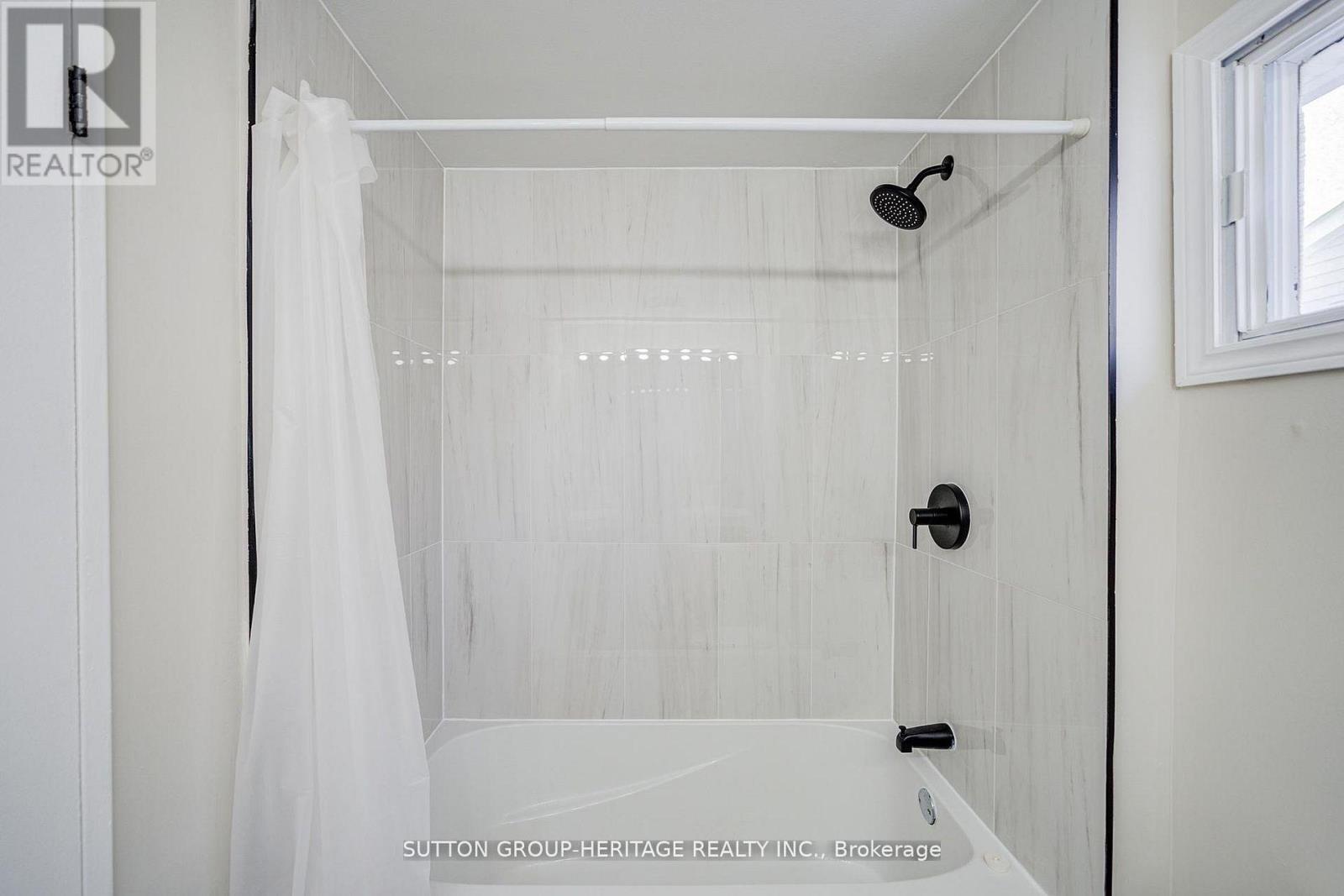 639 Down Crescent, Oshawa, Ontario  L1H 7X9 - Photo 23 - E12985650