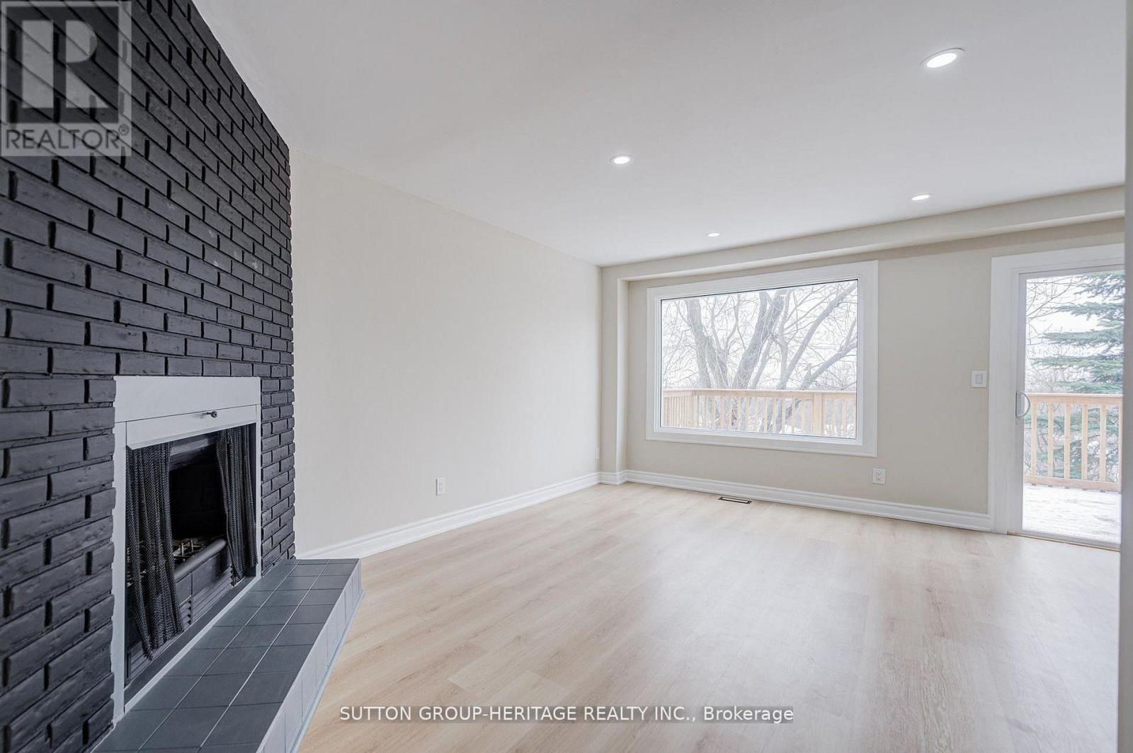 639 Down Crescent, Oshawa, Ontario  L1H 7X9 - Photo 3 - E12985650