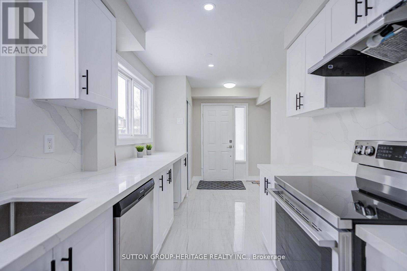 639 Down Crescent, Oshawa, Ontario  L1H 7X9 - Photo 9 - E12985650