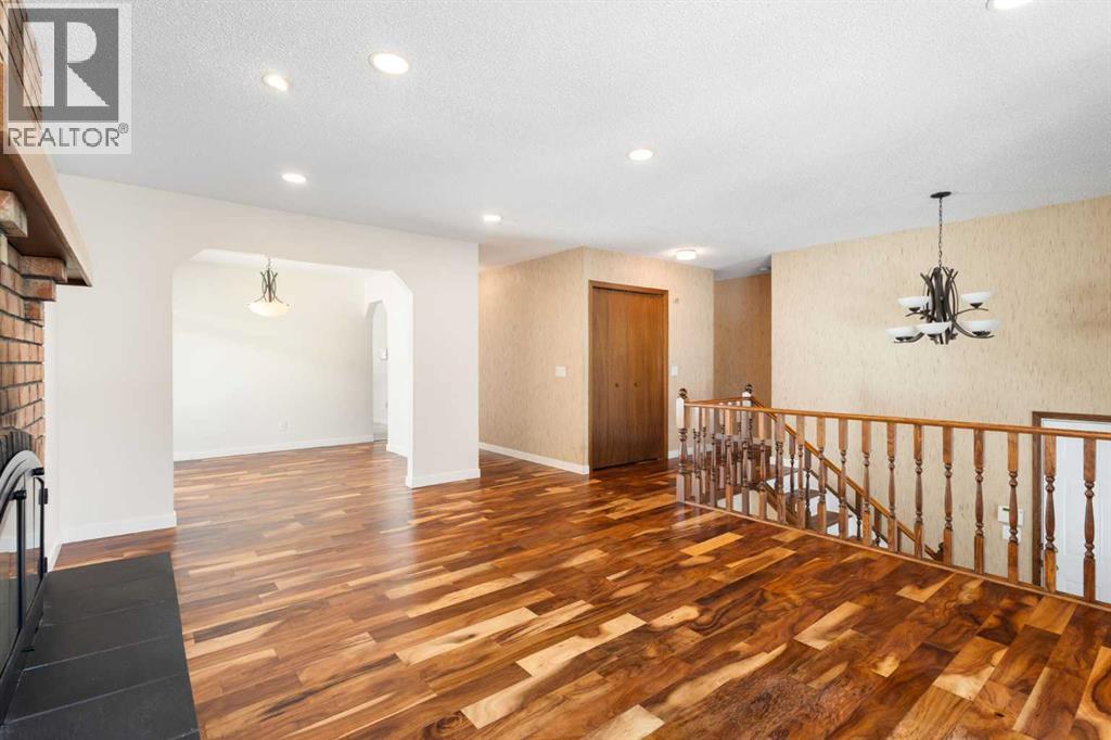 108   Woodmont Drive Sw, Calgary, Alberta  T2W 4M3 - Photo 9 - A2303386