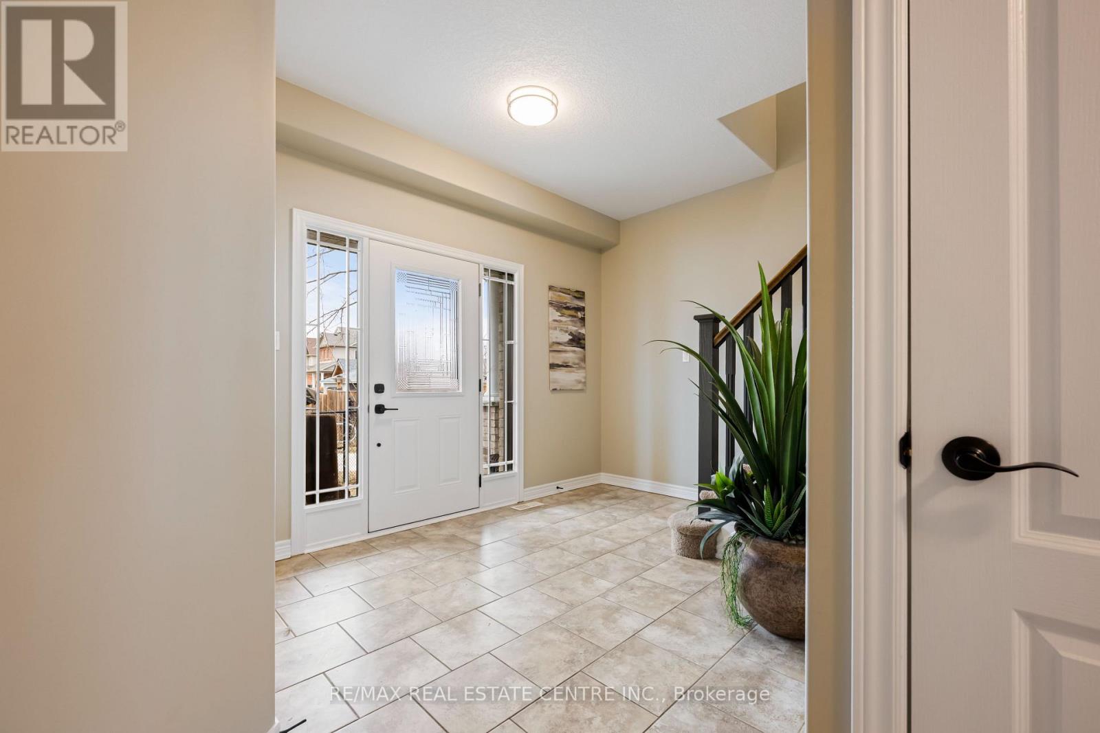 51 Burt Avenue, New Tecumseth, Ontario  L9R 0G8 - Photo 5 - N12948782