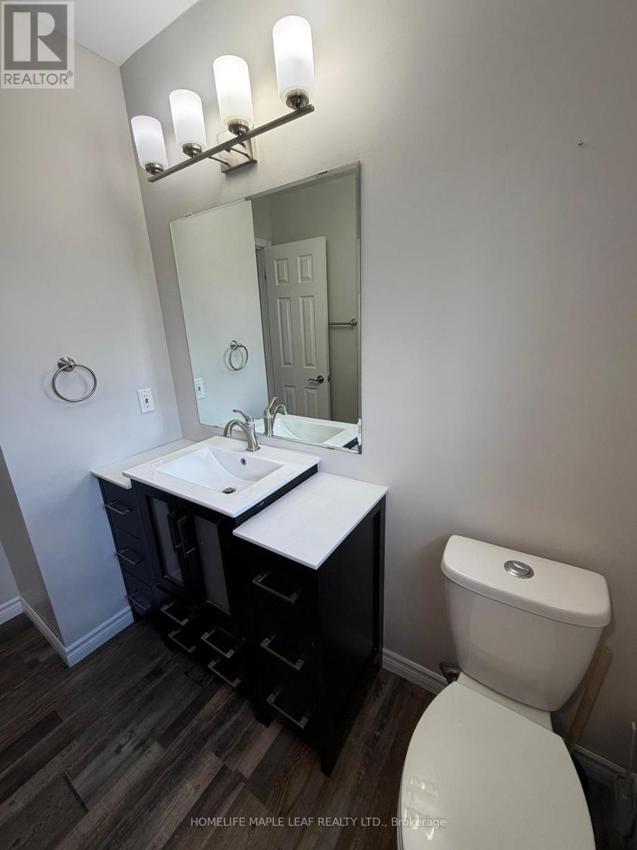 Upper - 14 Old Orchard Glen, Woodstock, Ontario  N4V 1G2 - Photo 14 - X12855798