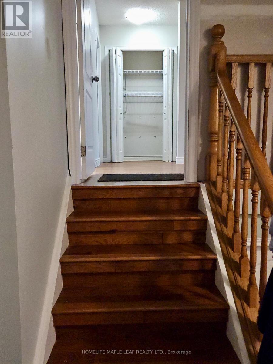 Upper - 14 Old Orchard Glen, Woodstock, Ontario  N4V 1G2 - Photo 2 - X12855798