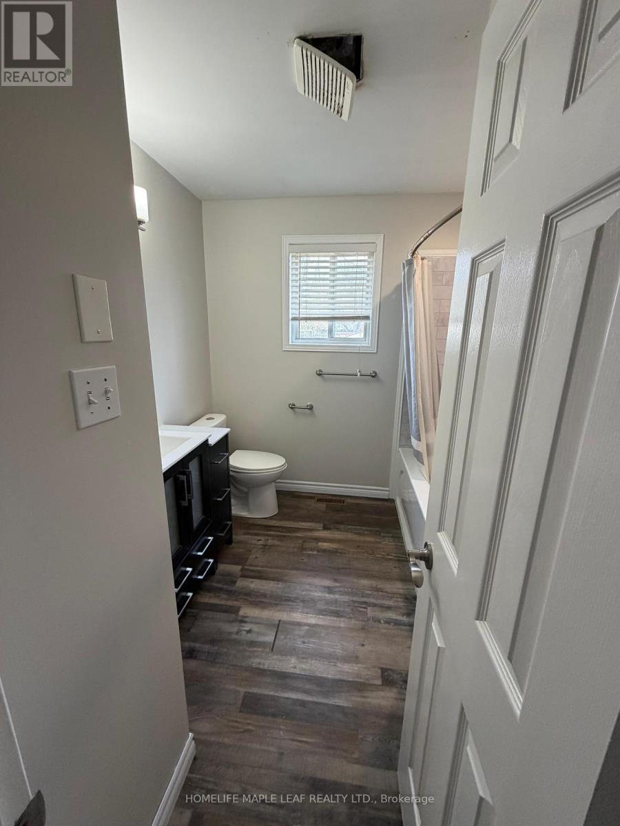 Upper - 14 Old Orchard Glen, Woodstock, Ontario  N4V 1G2 - Photo 16 - X12855798