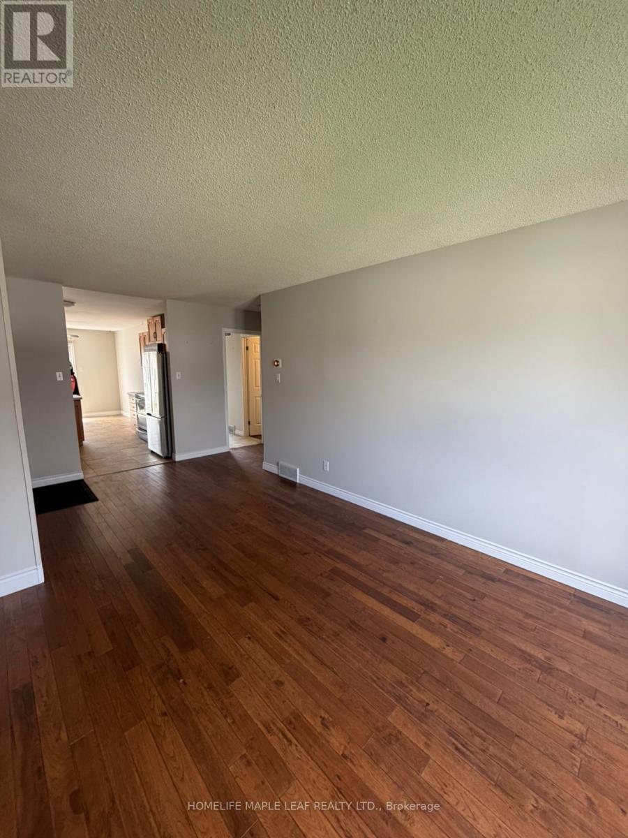 Upper - 14 Old Orchard Glen, Woodstock, Ontario  N4V 1G2 - Photo 6 - X12855798