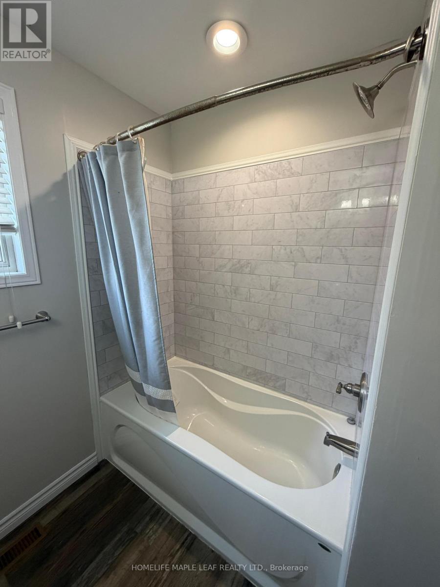 Upper - 14 Old Orchard Glen, Woodstock, Ontario  N4V 1G2 - Photo 17 - X12855798