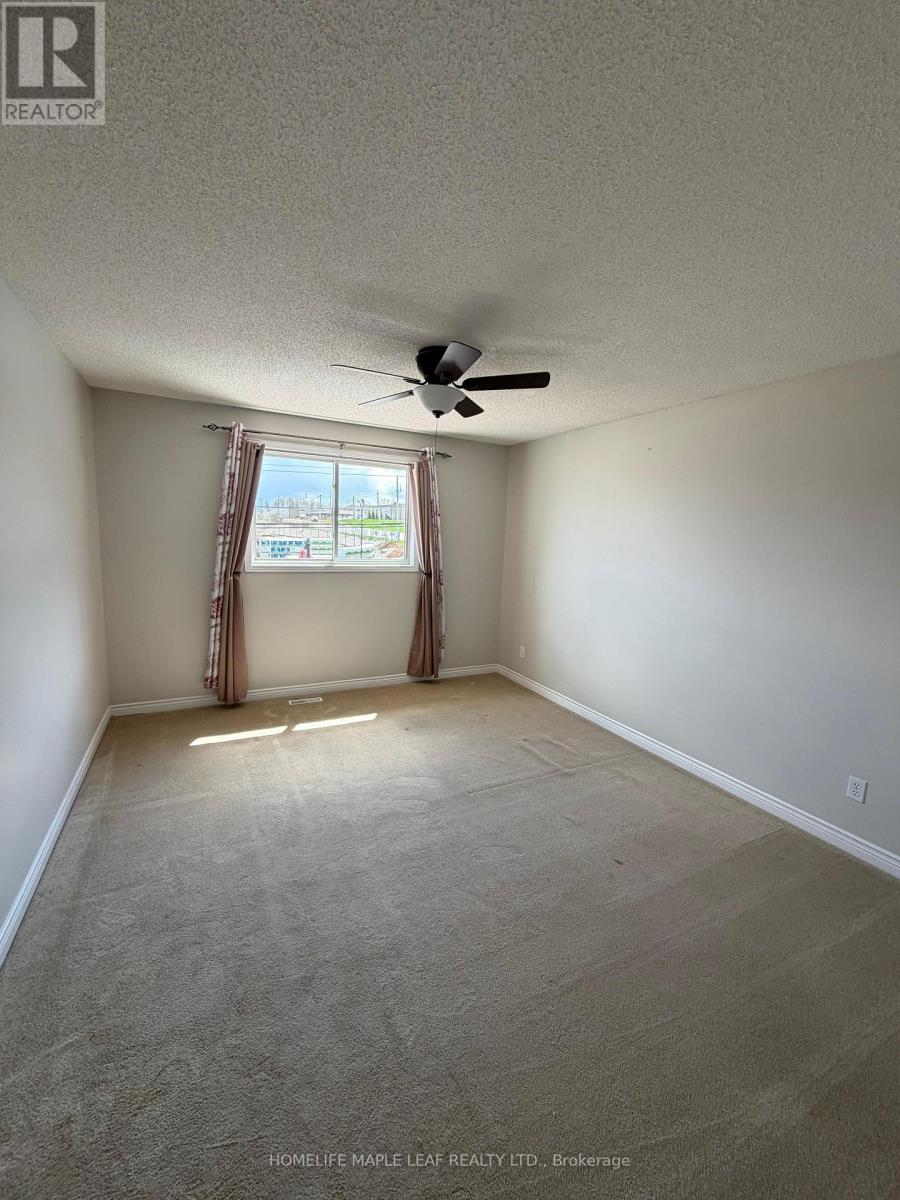 Upper - 14 Old Orchard Glen, Woodstock, Ontario  N4V 1G2 - Photo 12 - X12855798