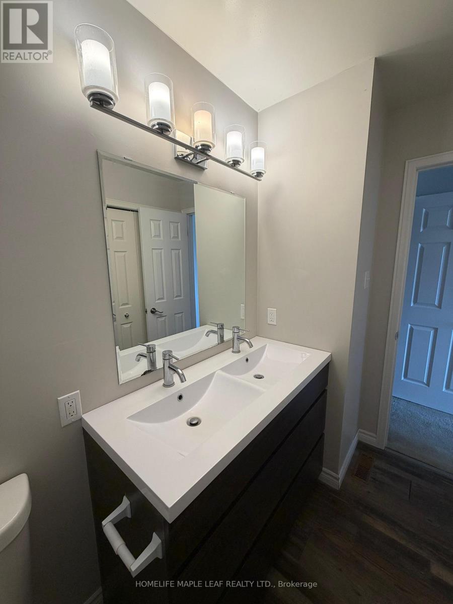 Upper - 14 Old Orchard Glen, Woodstock, Ontario  N4V 1G2 - Photo 13 - X12855798