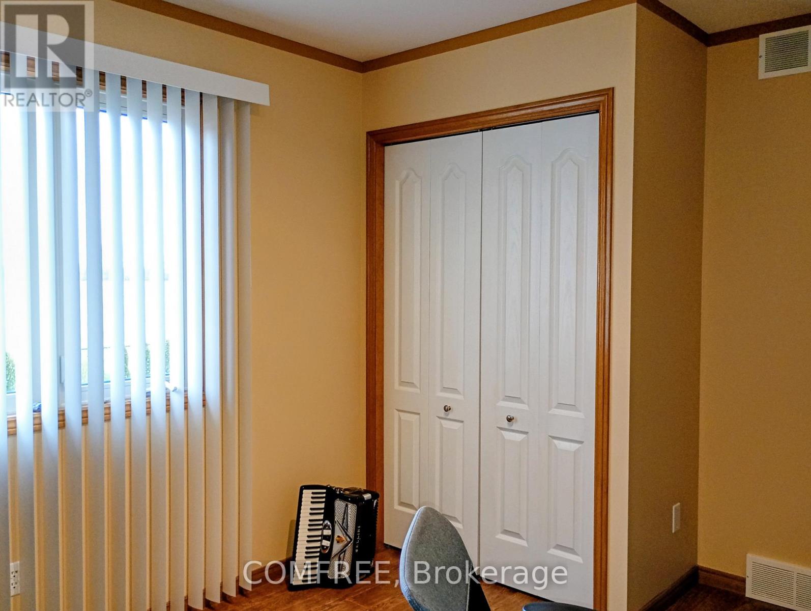 35 Tanya Drive, Southwest Middlesex, Ontario  N0L 1M0 - Photo 15 - X12940524
