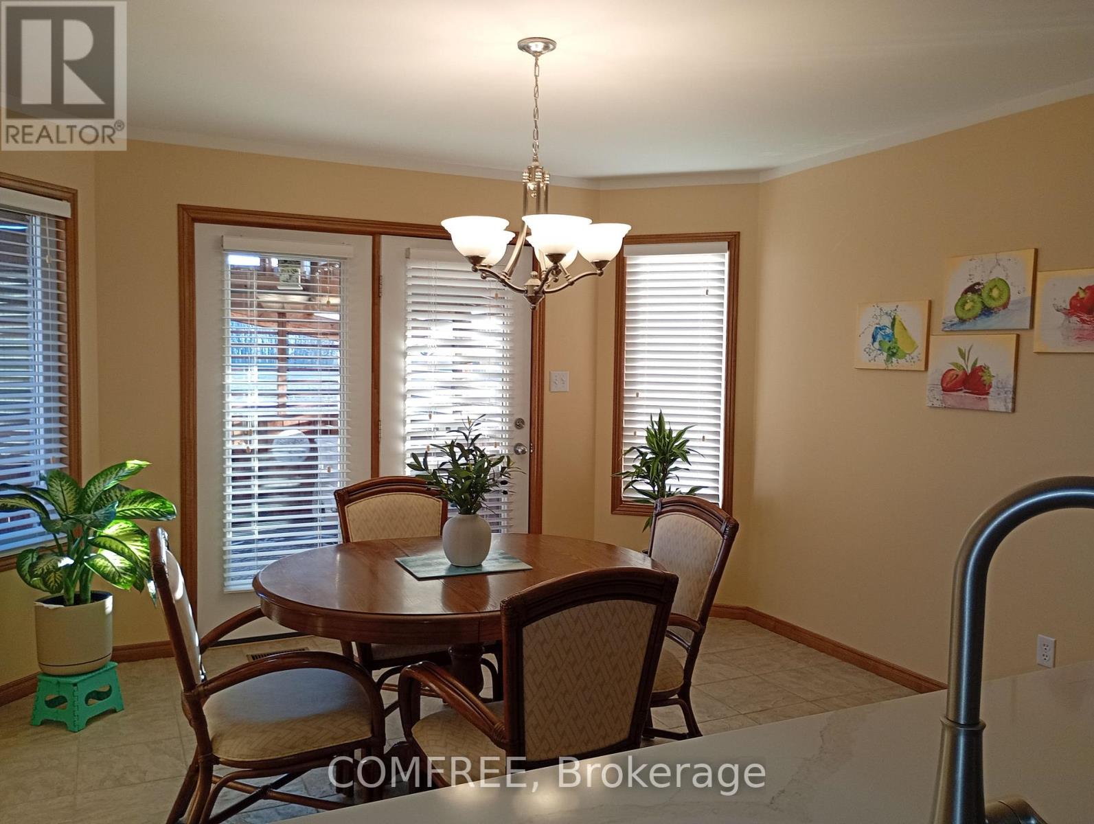 35 Tanya Drive, Southwest Middlesex, Ontario  N0L 1M0 - Photo 18 - X12940524